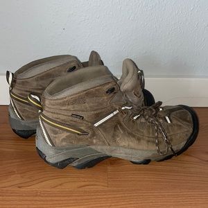 KEEN Targhee II Mid Waterproof Hiking Boots